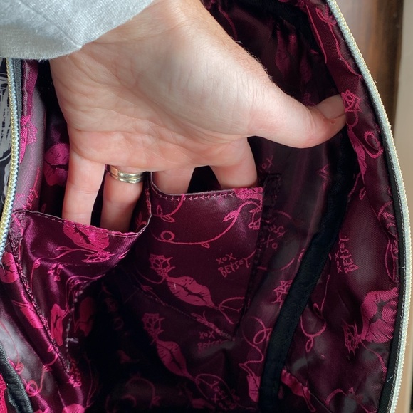 Betsy Johnson black and white heart back pack with matching zipper pouch - Picture 14 of 16